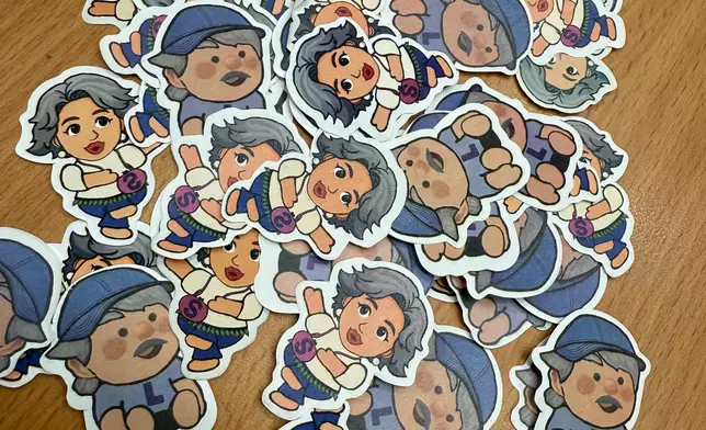 演唱會尾聲唱《敢愛敢做》時，全場噴出超驚喜彩蛋，紙碎是阿Lam及Sally的Q版公仔紙。