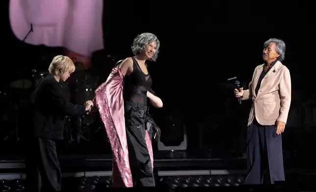 Sally跳完舞熱到想除衫，阿Lam竟然抵死地說：「我都好耐冇見過啦！」