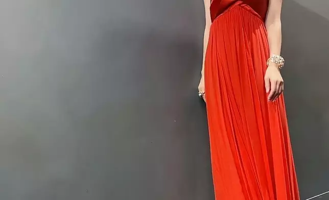 搜屋後米倉涼子急飛歐洲避風頭。