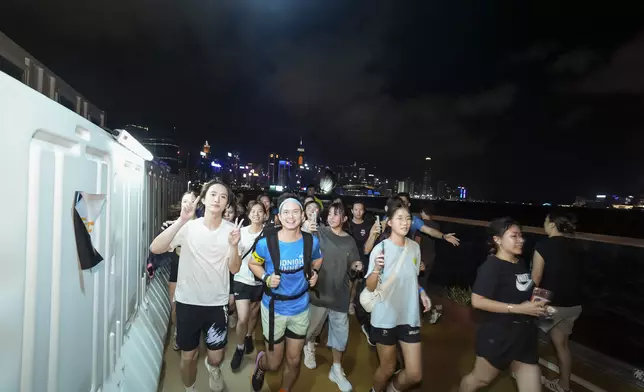 首次在香港夜跑，鋒澤興奮說：「從未想過能看到如此令人放鬆的美景，第一次在香港跑步，維港好美，有機會要跑第二次。」