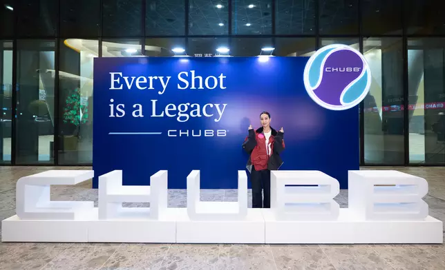 吳雨霏（Kary）昨日（14日）到場觀賞「Chubb Ultimate Tennis Showdown」亞洲首站首日賽事。