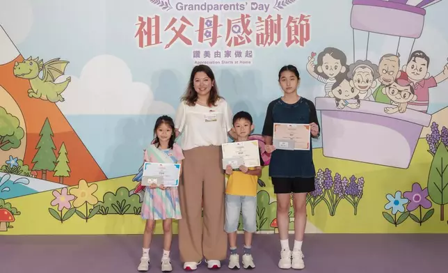 同場進行早前由李錦記家族基金主辦的「代代有愛——感謝祖父母」繪畫比賽2025頒獎典禮，由李錦記家族基金董事Mrs. Chaturada Kay Mok代表頒發冠、亞、季軍。
