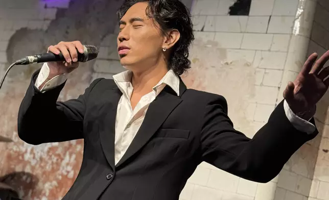 為了這場演出他更特別苦練廣東話，向現場的歌迷打招呼。