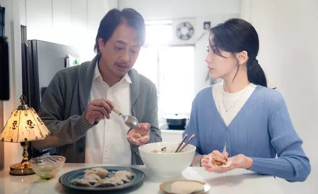 《路頭遠》微電影講述父親即將搬家，女兒被迫回老家整理父親留下的物品，每件物品都勾起童年父親缺席的痛苦回憶。