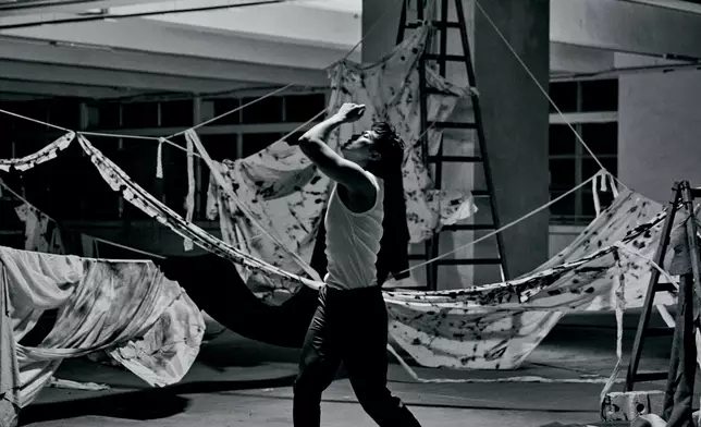 MV採用「一鏡到底」拍攝手法挑戰演技！