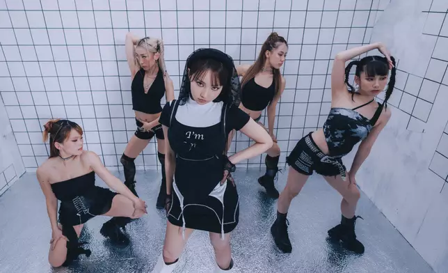 女子組合COLLAR成員Day（許軼），昨日（16日）再推出本年度第三首單飛作品《これも愛》（Koremo愛)。