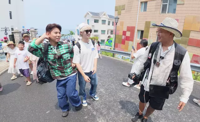 二人請來攝影師小馬哥拍影集。