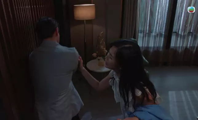 郭柏妍為咗六千蚊瘋狂啄住羅天宇。