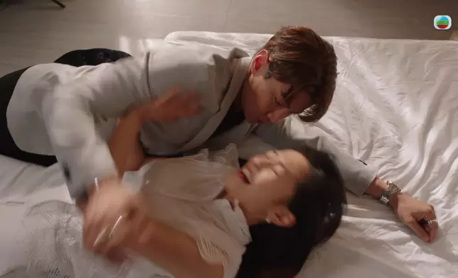 郭柏妍尖叫住咁彈番起身呢幕好笑。