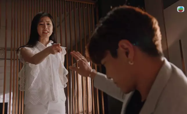 佢一輪嘴鬧到天宇頭都痛埋。