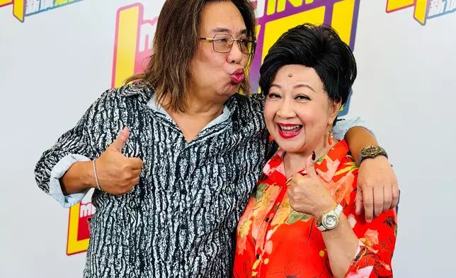 林敏驄被家燕姐追收利是五年。