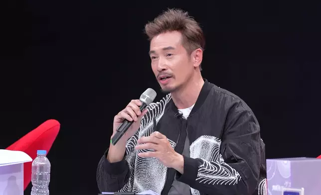 對於王業凡作品，評審陳豪大讚：「其實你今晚呢嗰啲design好match呢個Theme成件衫閃閃各方面嘅嘢帶咗個surprise俾我哋。」