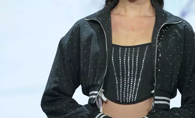 馬天佑：「你上面係crop hoodie，下身係好華麗長裙，呢個反差感做得幾好我鍾意。」