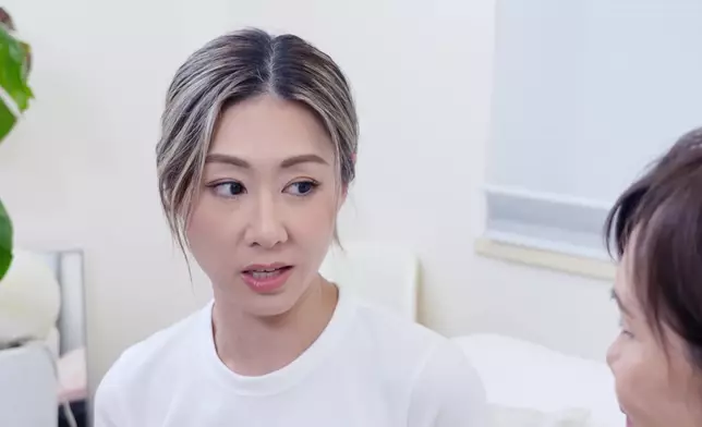 胡定欣品嚐後亦不禁想起胡媽媽的愛，並坦言：「我入咗行之後其實已經冇同屋企人住，佢都會有時問：我要唔要拎湯畀你啊，好擔心我係唔夠湯水，驚我捱壞身體，花膠湯成為咗佢對我嘅一份愛嘅表示。」