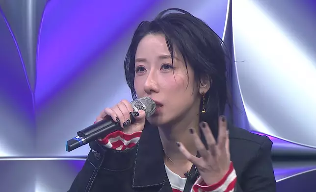 導師泳兒亦感動表示：「你攞返團火出嚟，所以我今日好開心，你終於返番嚟。」