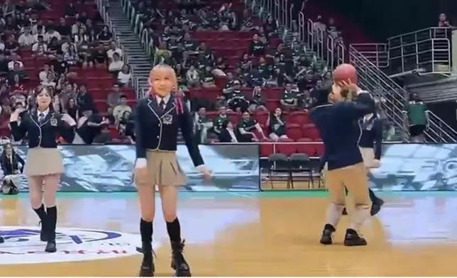 ATOZ何柏臻Xac投籃動作，一投即中！