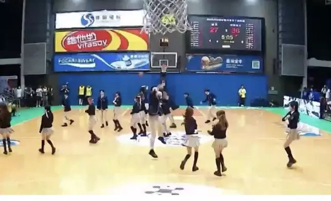 ATOZ何柏臻Xac投籃動作，一投即中！