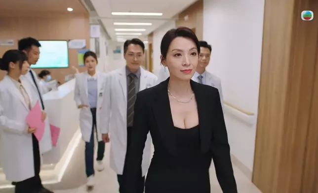 除「藍月亮」造型，煒哥本周還有另外14種造型，款式多變，將煒哥身段的優勢完美無瑕地展現。