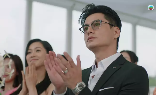 其實留意番暗角嘅郭柏妍，都一樣笑得好真好開心架。