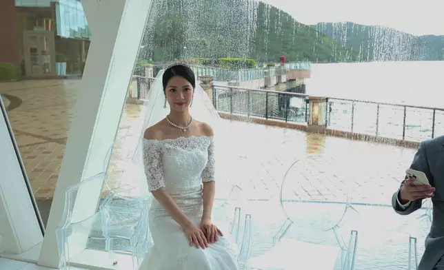 但係當知道「老公」安仔要開始拍攝，佢即刻好乖咁保持安靜坐番喺度。