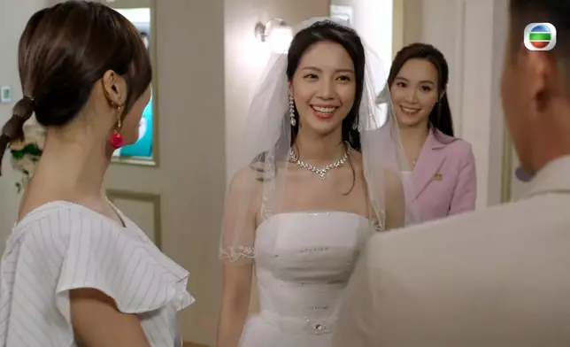 曉華《迷網》婚紗Look。