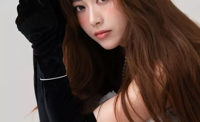 MV以一鏡到底拍攝手法。