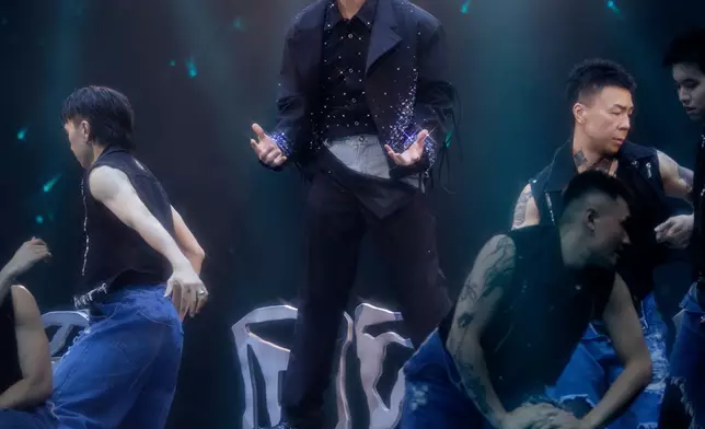 倫敦站迎生日。