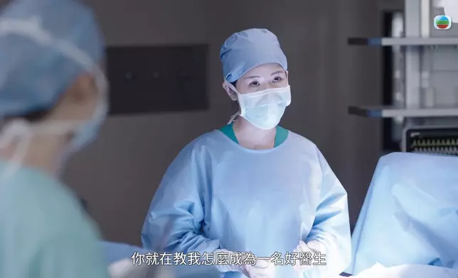 Osanna不但幫手劇痛的宣萱完成手術，更與其他醫護人員齊齊為一妍「講說話」。