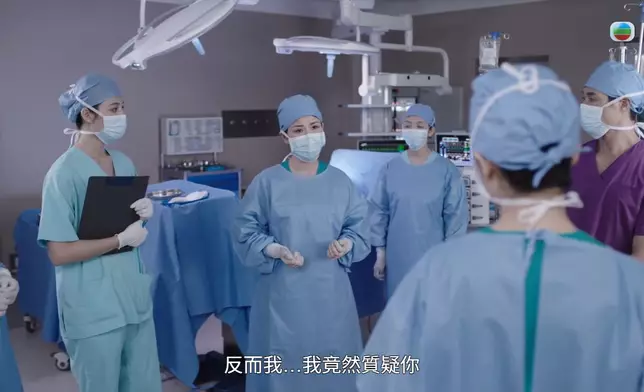 Osanna不但幫手劇痛的宣萱完成手術，更與其他醫護人員齊齊為一妍「講說話」。