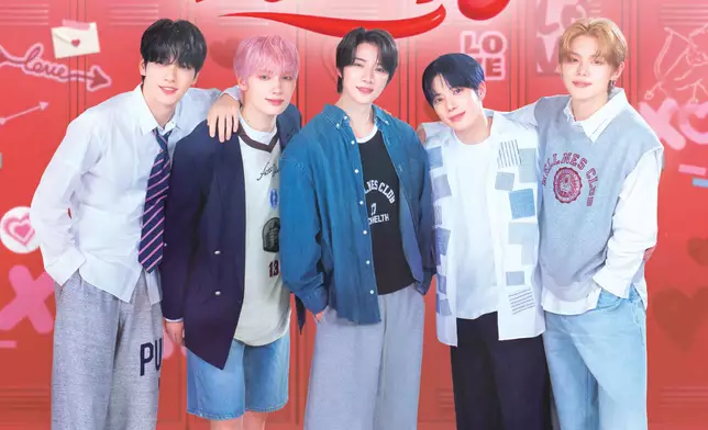 韓國超人氣男團TOMORROW X TOGETHER（TXT）相隔約八個月以全新VR演唱會電影《TOMORROW X TOGETHER VR CONCERT : HEART ATTACK》強勢回歸，並成為K-POP領域首個連續推出第二季VR演唱會的團體。