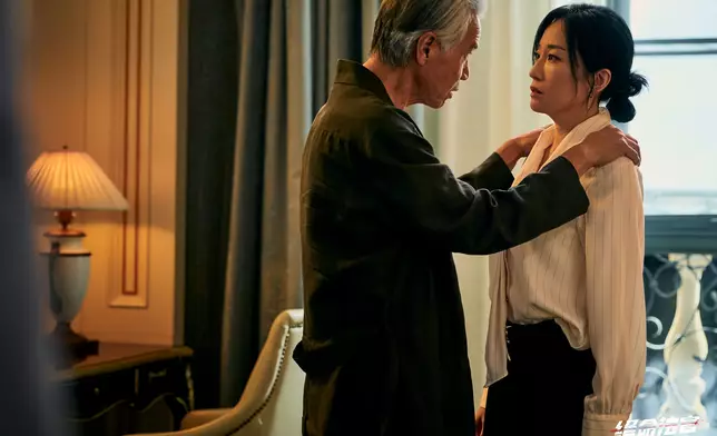 林嘉華與谷祖琳展現黑幫家庭溫馨和諧。