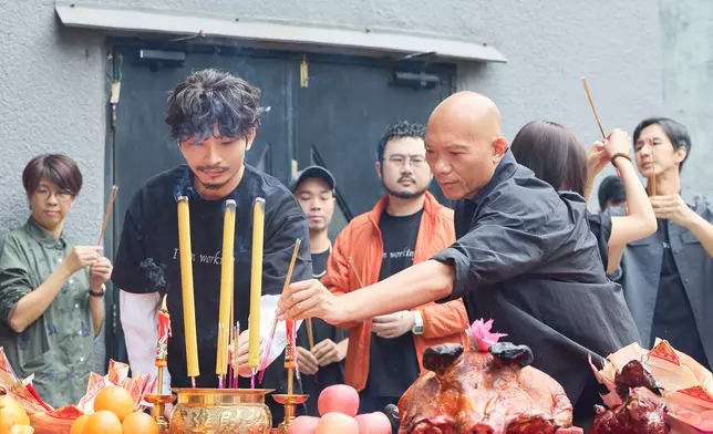 舉行開騷拜神儀式。