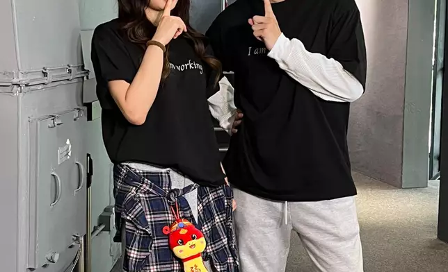 由Dee@ERROR（何啟華）、Candy@COLLAR（王家晴）主演的舞台劇《請勿打擾》，今日（24日）隆重公演。