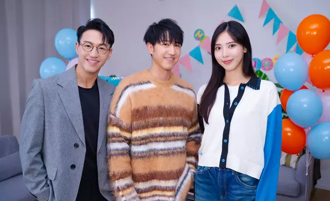 左起：JayFung孖生弟弟Tim、JayFung、日籍女模坂部佩莎