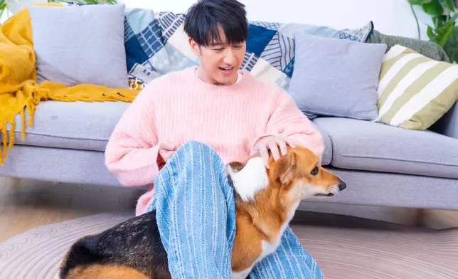 馮允謙（JayFung）新歌《See Through Ya》創意拍攝手法激發搞笑細胞。