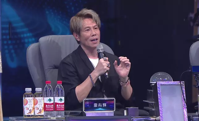 雷有輝（Patrick Lui）：「我未聽過你唱內斂地鼓勵嘅歌，亦都表達得幾好，自己有一個交代，或者肯定嘅隱喻，你係做到呢一樣嘢。」