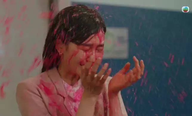 被淋紅油場口，天宇英雄救美係咪好型先。