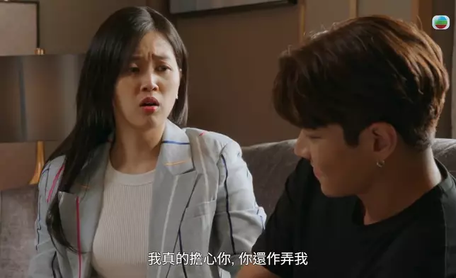 學賢扮痛整蠱高靜，高靜嬲豬都係好可愛。