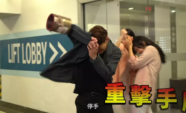 但現實嚟講，天宇拍呢個動作嘅時候、似足雜耍現場。仲要佢同Hera都中咗頭獎。