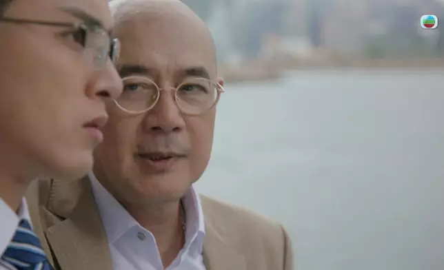 老戲骨即係老戲骨，李成昌掌握住黃金三秒，靠一個眼神同一啲小動作，已經奸到出汁。