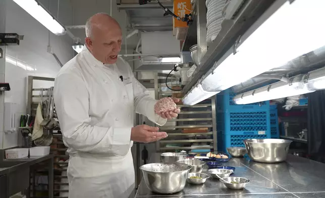 Peter Find用心打造兒時美食德國獅子頭。