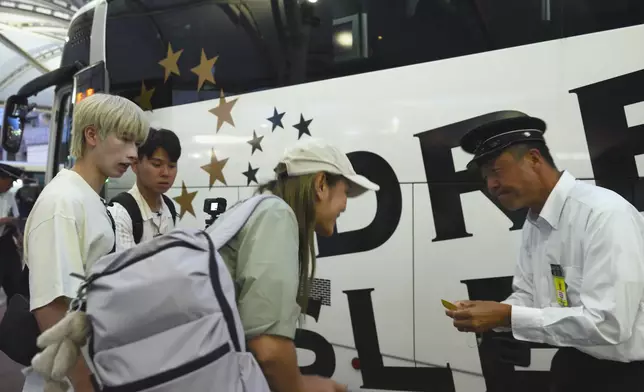 今晚三人會坐通宵巴士往東京。