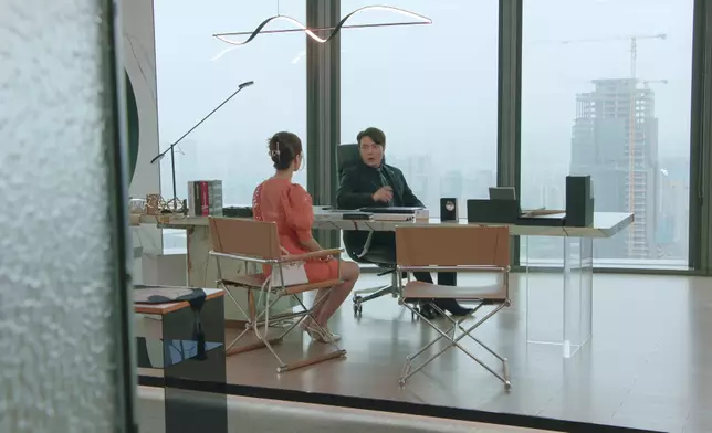 呢套橙色通花喱士都靚。