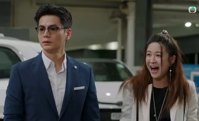 江嘉敏啲表情真係笑死人。