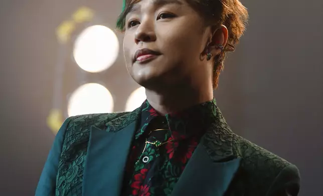 王鄭浚仁於今個星期五（31日）在新埔崗Mikiki商場舉行新歌發佈會。