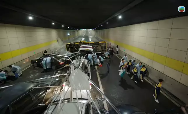 隧道車禍場口極盡震撼。