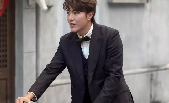 演繹情歌王子風格。