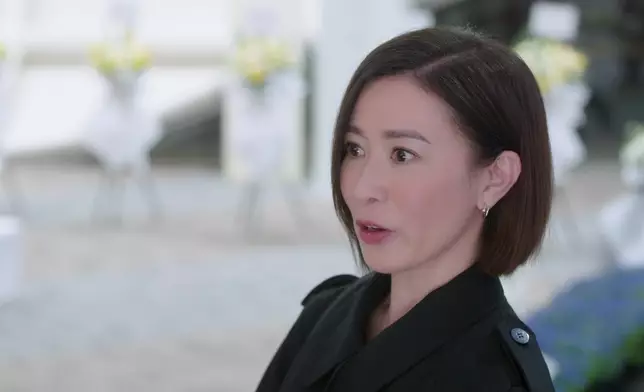 預告片入面，阿佘造型嘅色Tone以黑白為主。