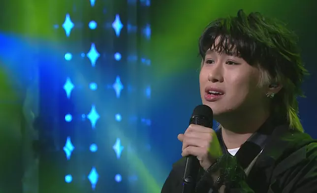 演繹《不來也不去》一度獲封「少年陳奕迅」