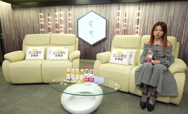 Emily在前期到中段比賽期間因不斷跌入危險區，有《聲秀》「危險區強人」之稱，如今成功「翻盤」未來可期。